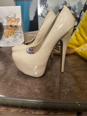 Daily shoes Ellen-03 Platform Pumps in nude